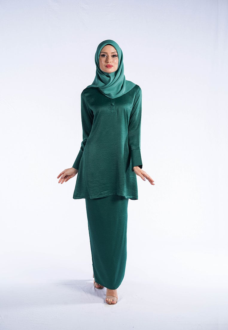 TUN TEJA BUTTONED KURUNG EMERALD GREEN